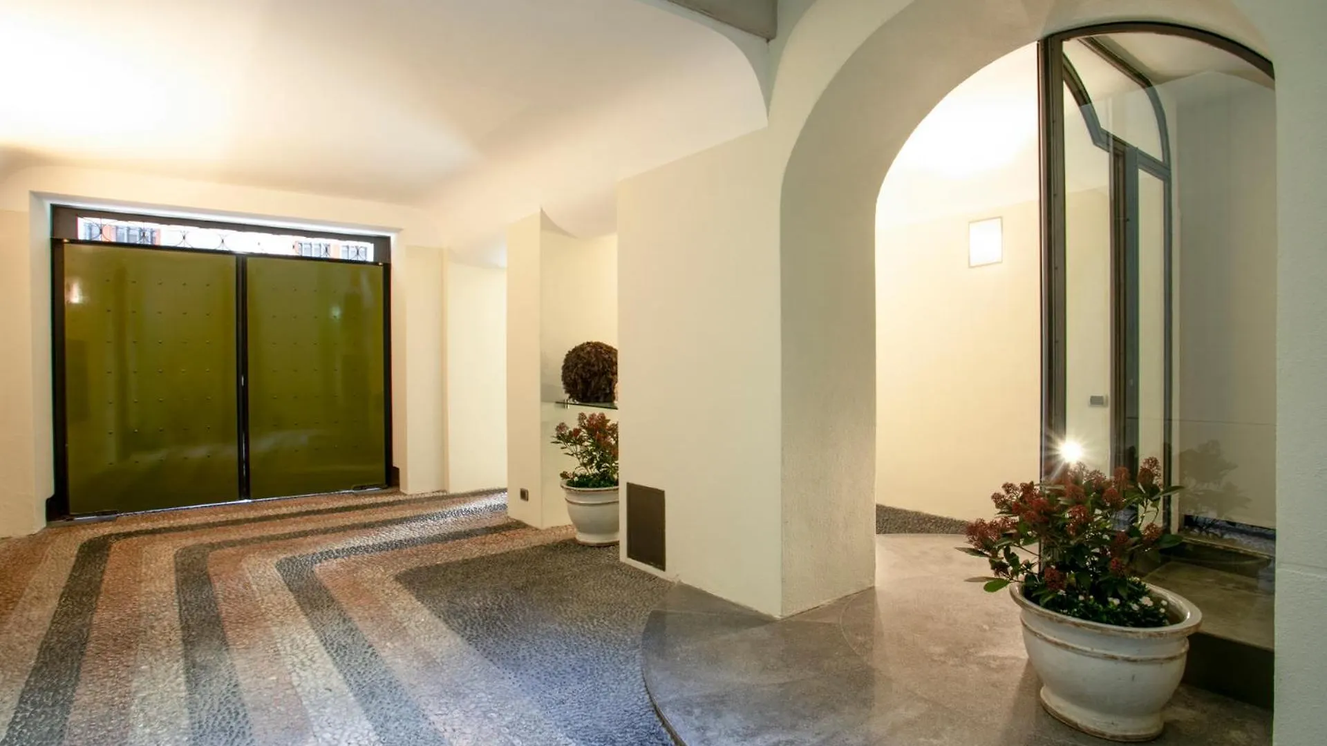 Отель Palazzo Alm Комо